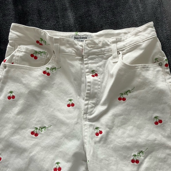 White juicy couture raw edge jeans with cherry embroidery pattern - Picture 3 of 10